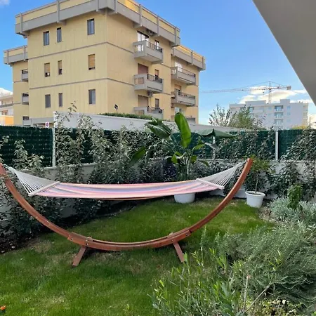 Lucia's House * باري